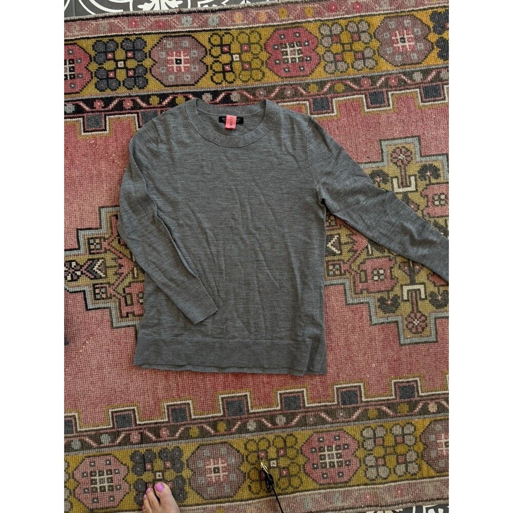 Banana republic women’s extra small, fine wool Moreno long sleeve gray sweater